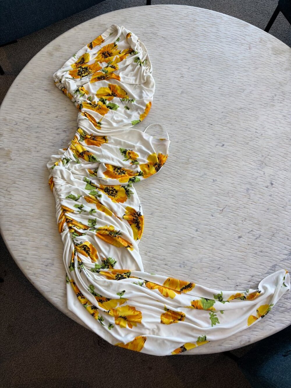 ALAÏA WHITE/YELLOW PRINTED CUTOUT DRESS - Picture 6 of 9